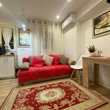 Central Welcoming Apartment In Tirana Extérieur photo