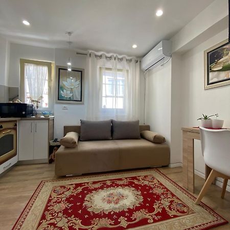 Central Welcoming Apartment In Tirana Extérieur photo