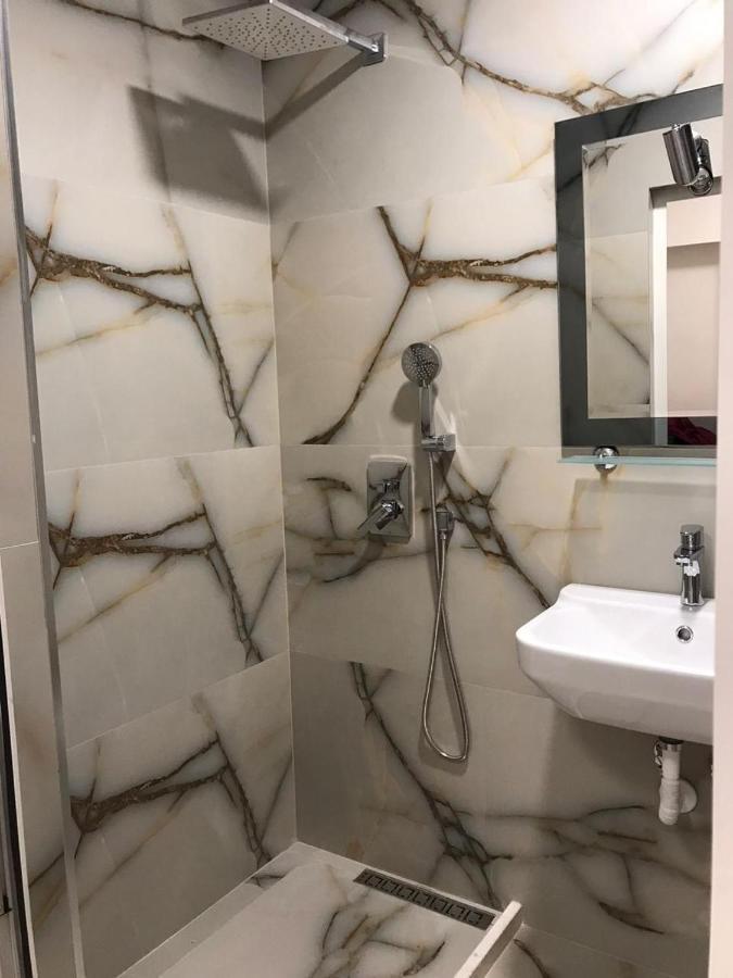 Central Welcoming Apartment In Tirana Extérieur photo