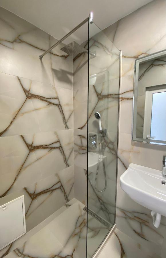 Central Welcoming Apartment In Tirana Extérieur photo